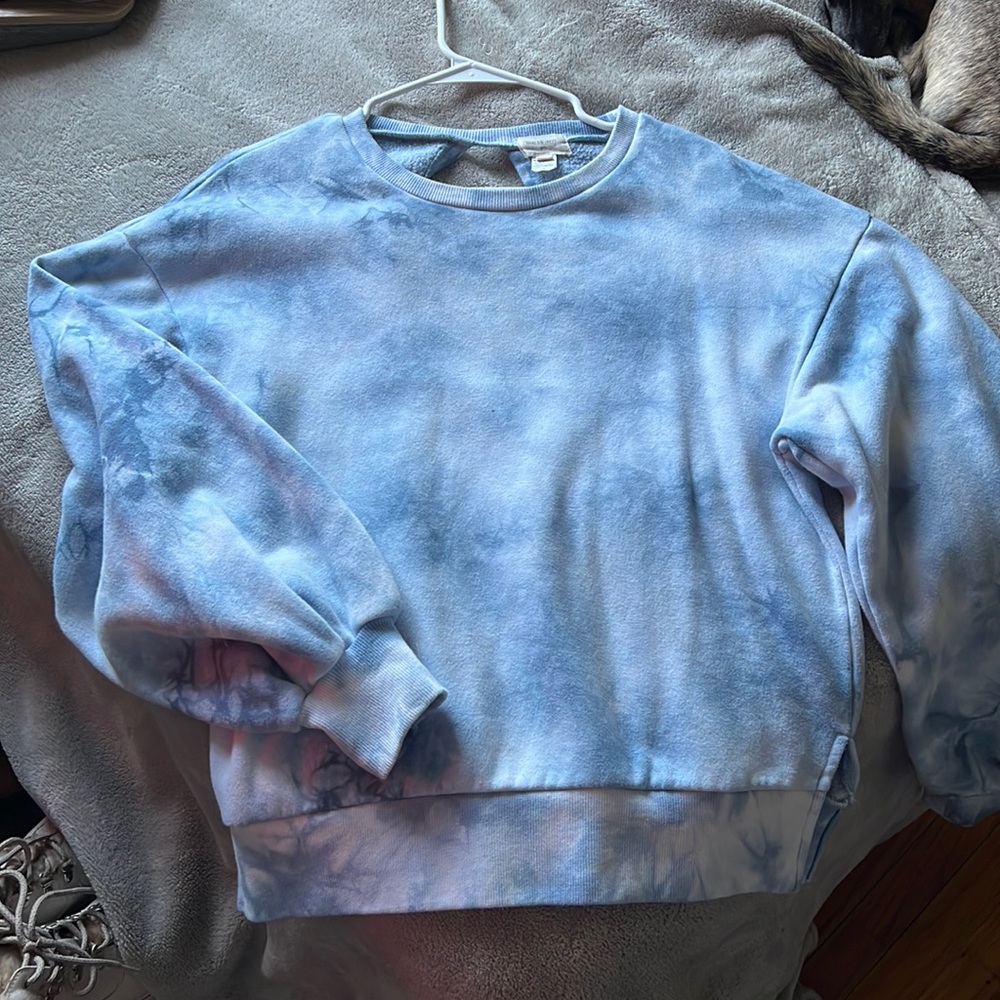 Blue tie-dye crew neck sweater